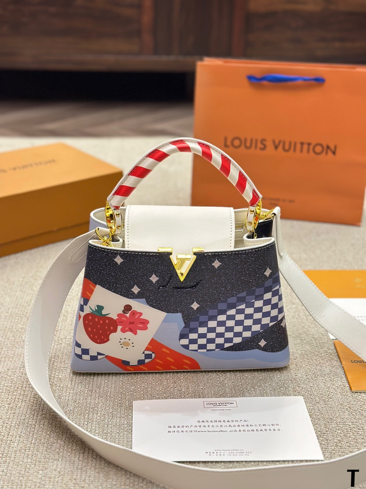 Louis Vuitton Capucines Handbag( 27cm snd 20cm)