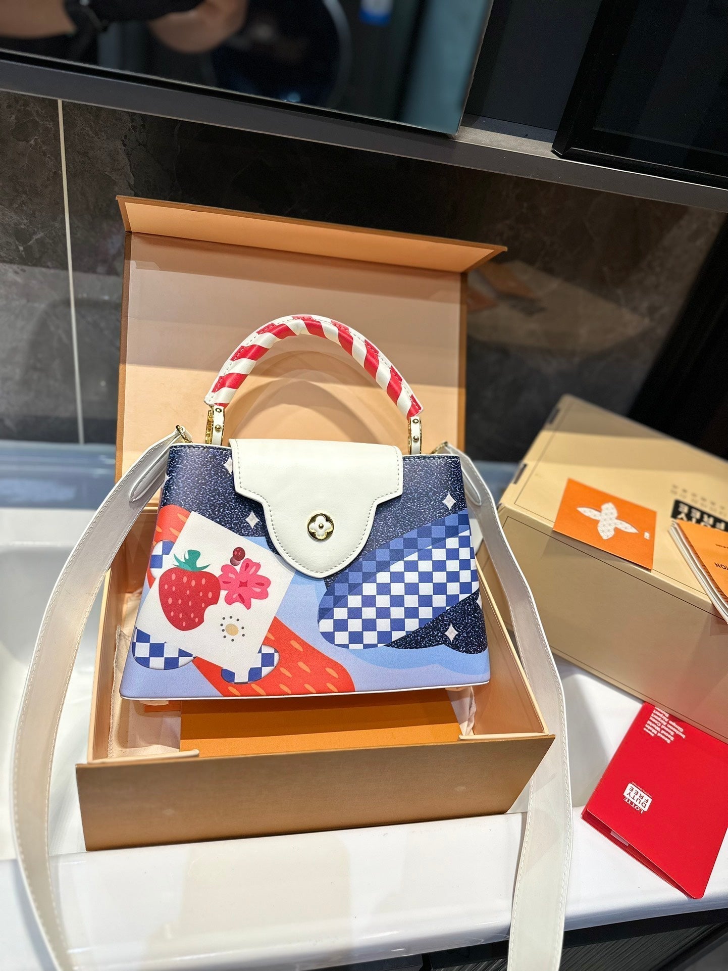 Louis Vuitton Capucines Handbag( 27cm snd 20cm)