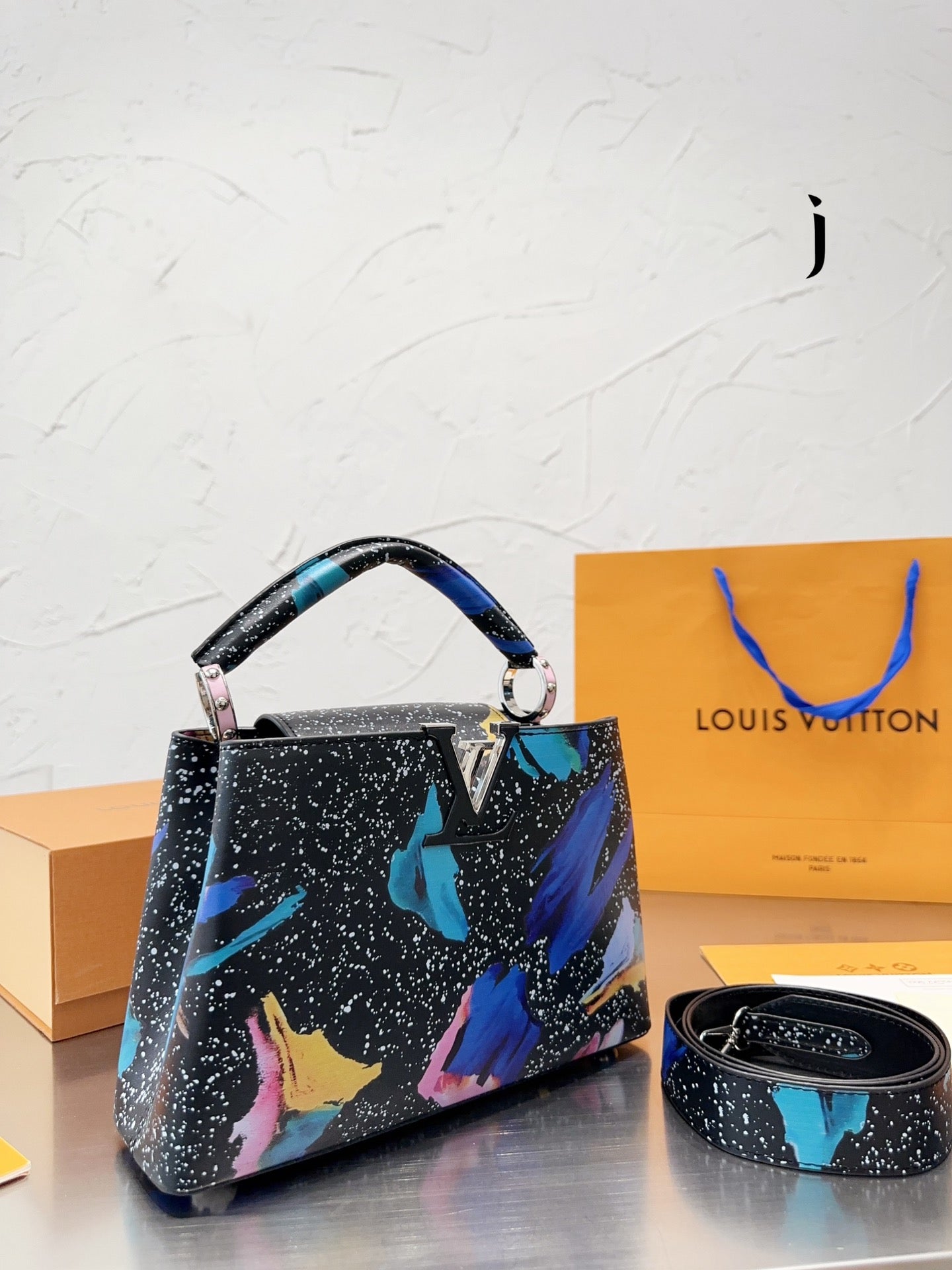 Louis Vuitton Capucines Handbag( 27cm)