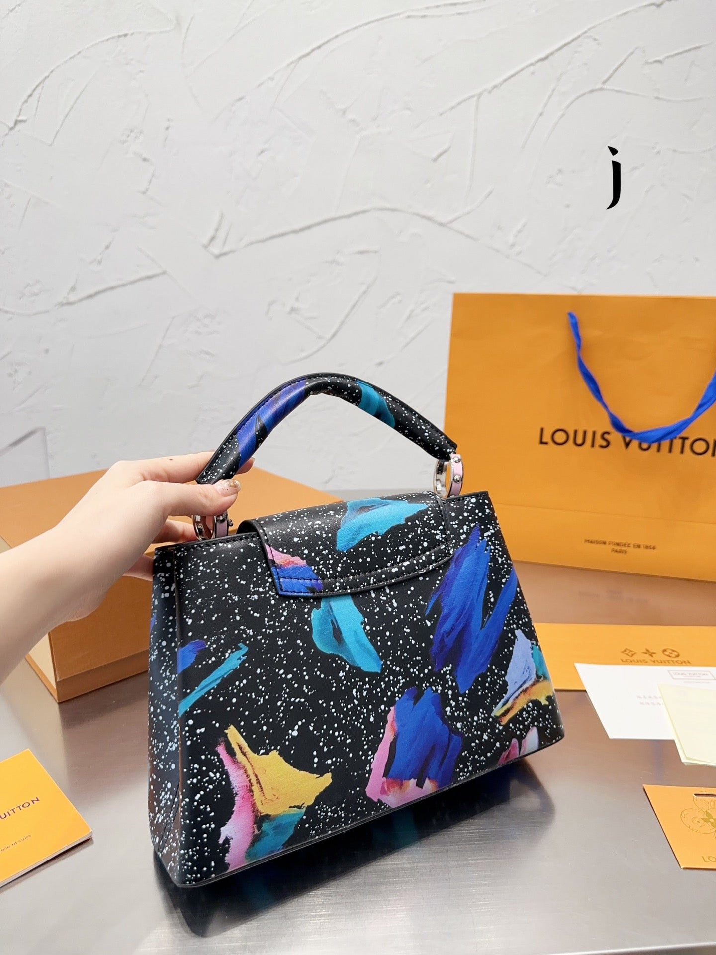 Louis Vuitton Capucines Handbag( 27cm)