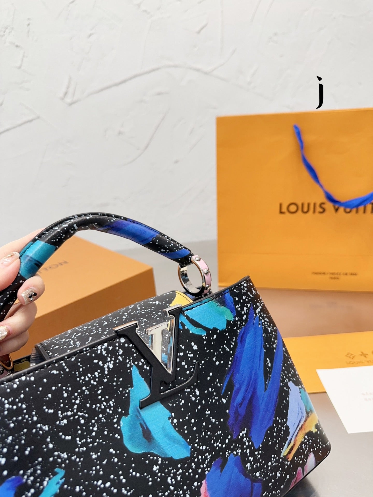 Louis Vuitton Capucines Handbag( 27cm)
