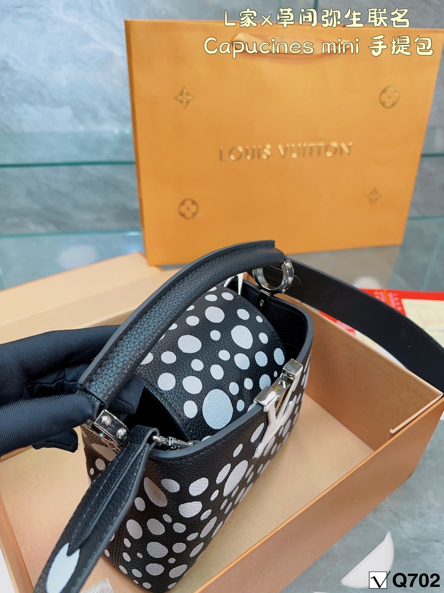 Louis Vuitton Capucines Handbag( 20cm)