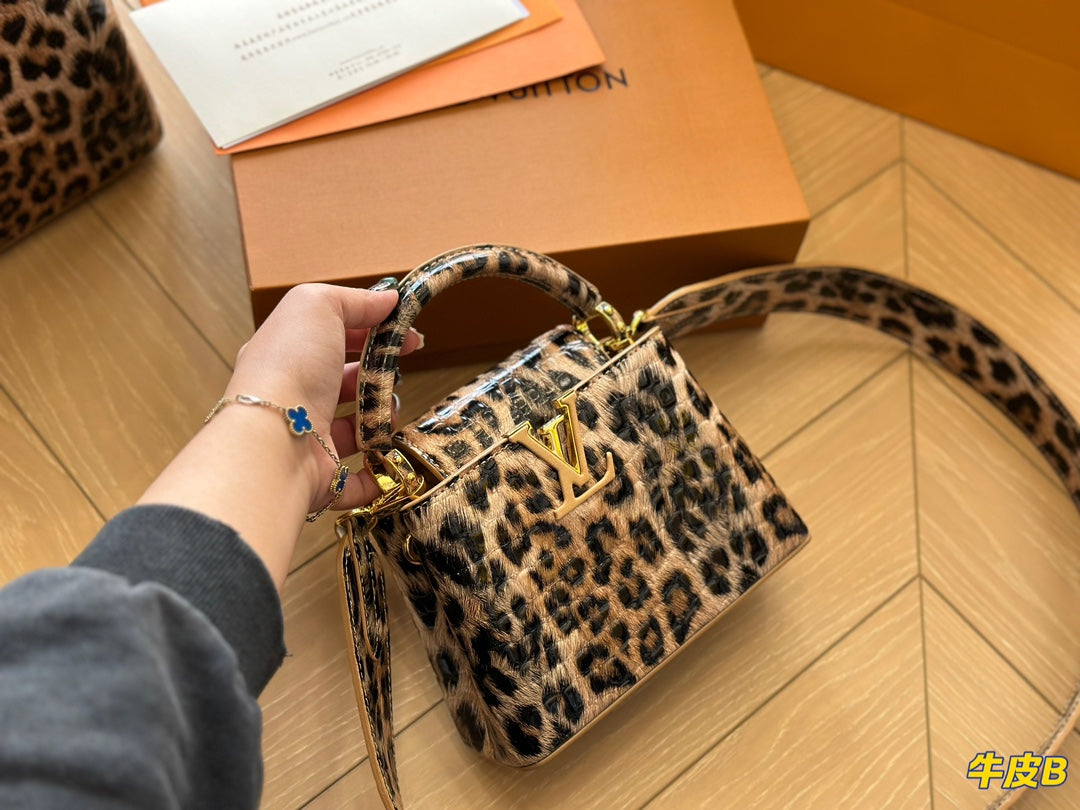 Louis Vuitton Capucines Handbag( 27cm)