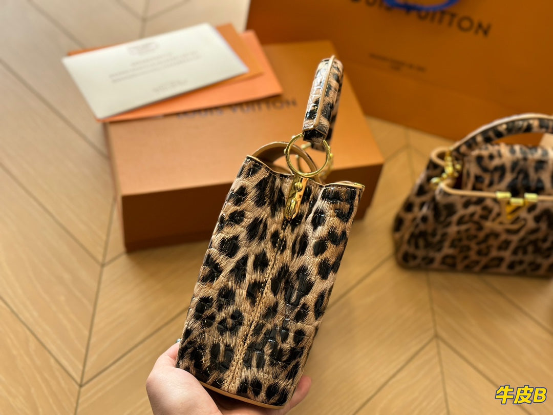 Louis Vuitton Capucines Handbag( 27cm)