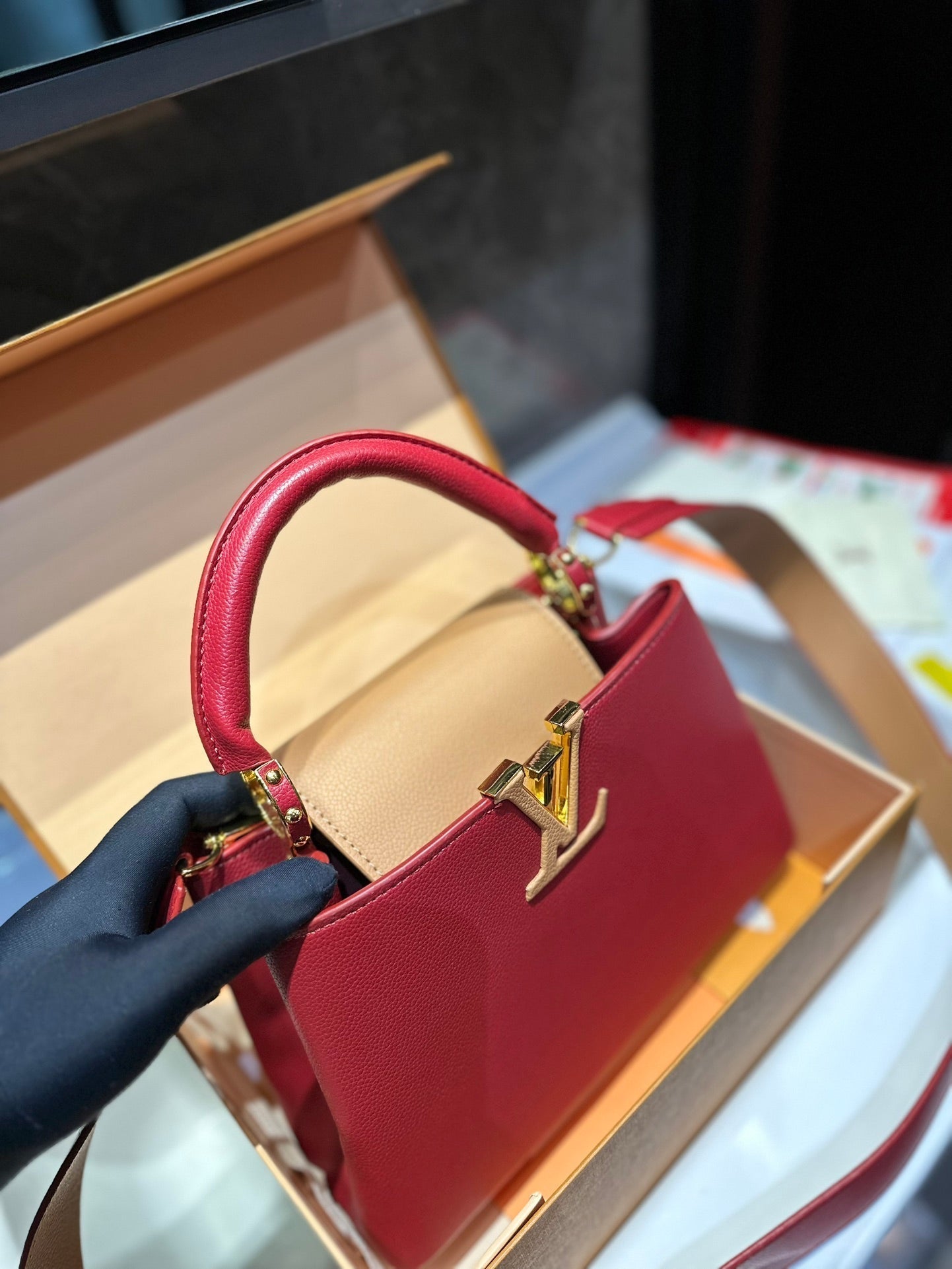 Louis Vuitton Capucines Handbag( 27cm)