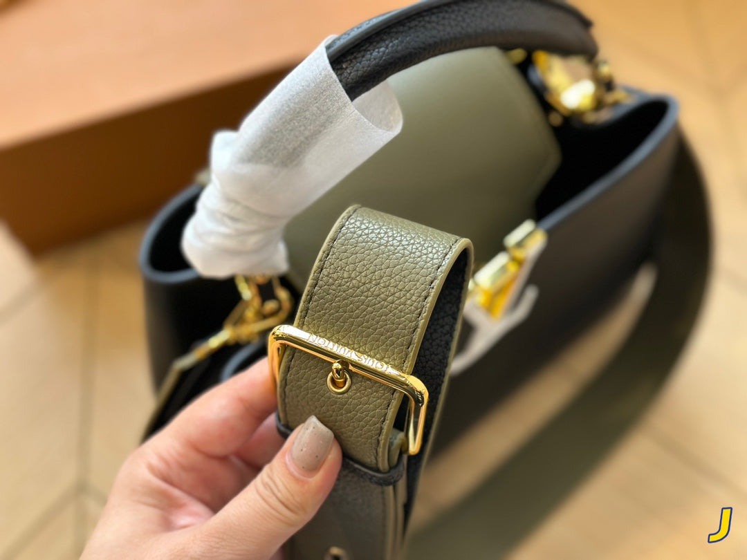 Louis Vuitton Capucines Handbag( 27cm)