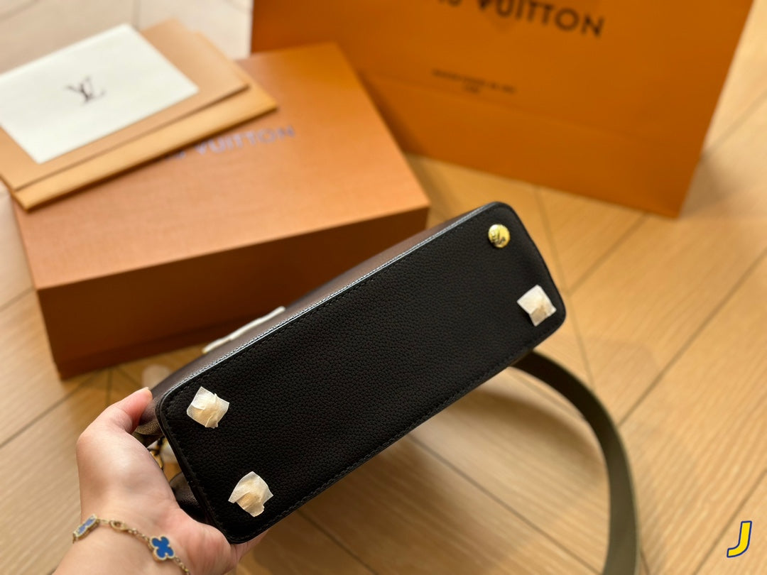 Louis Vuitton Capucines Handbag( 27cm)