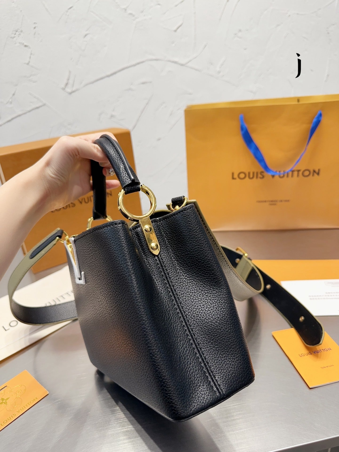 Louis Vuitton Capucines Handbag( 27cm)