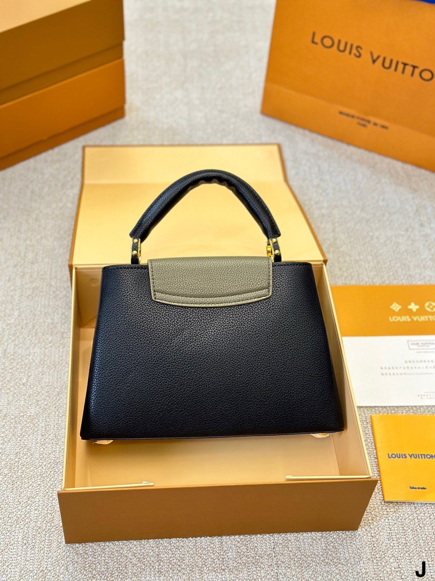 Louis Vuitton Capucines Handbag( 27cm)