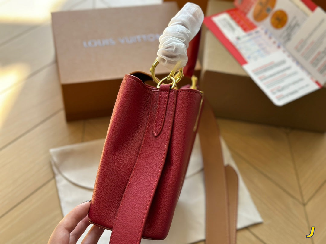 Louis Vuitton Capucines Handbag( 27cm)