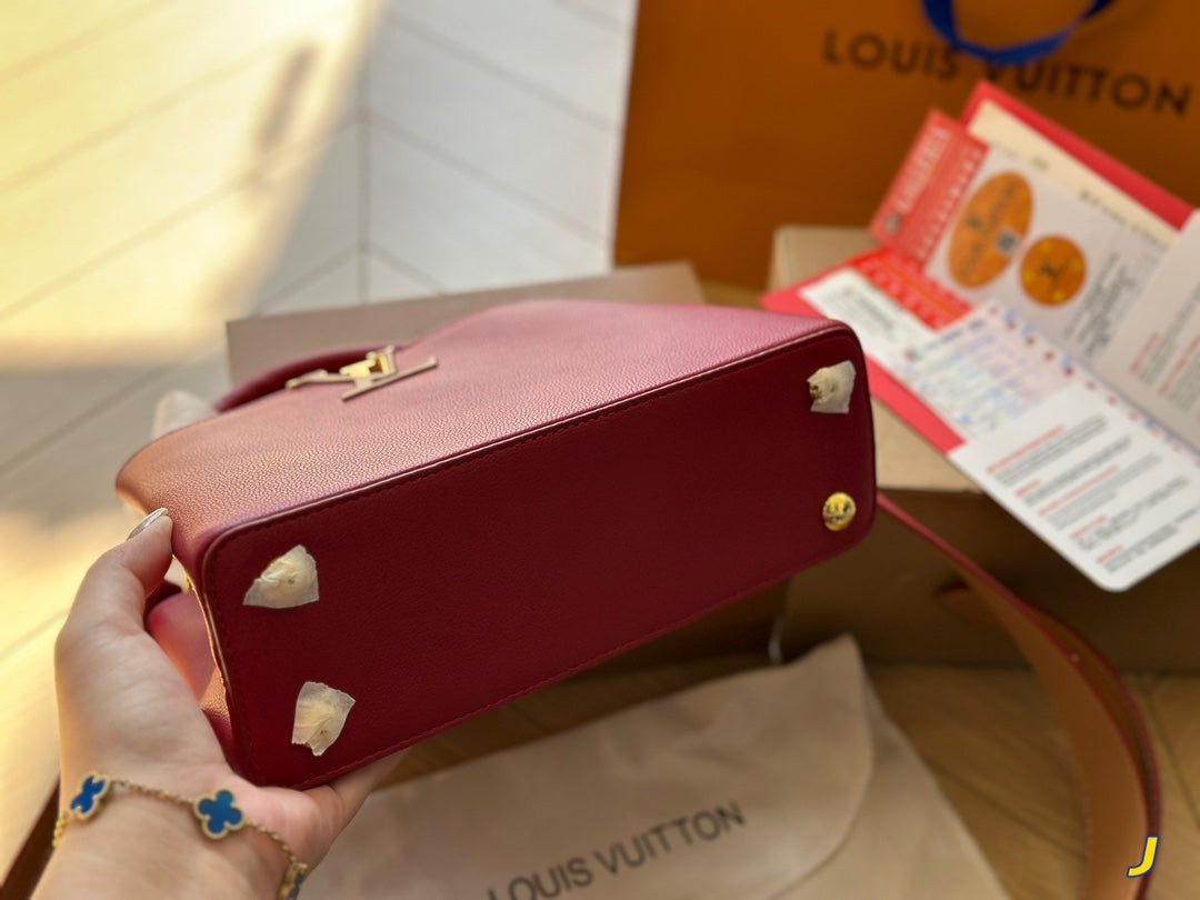 Louis Vuitton Capucines Handbag( 27cm)