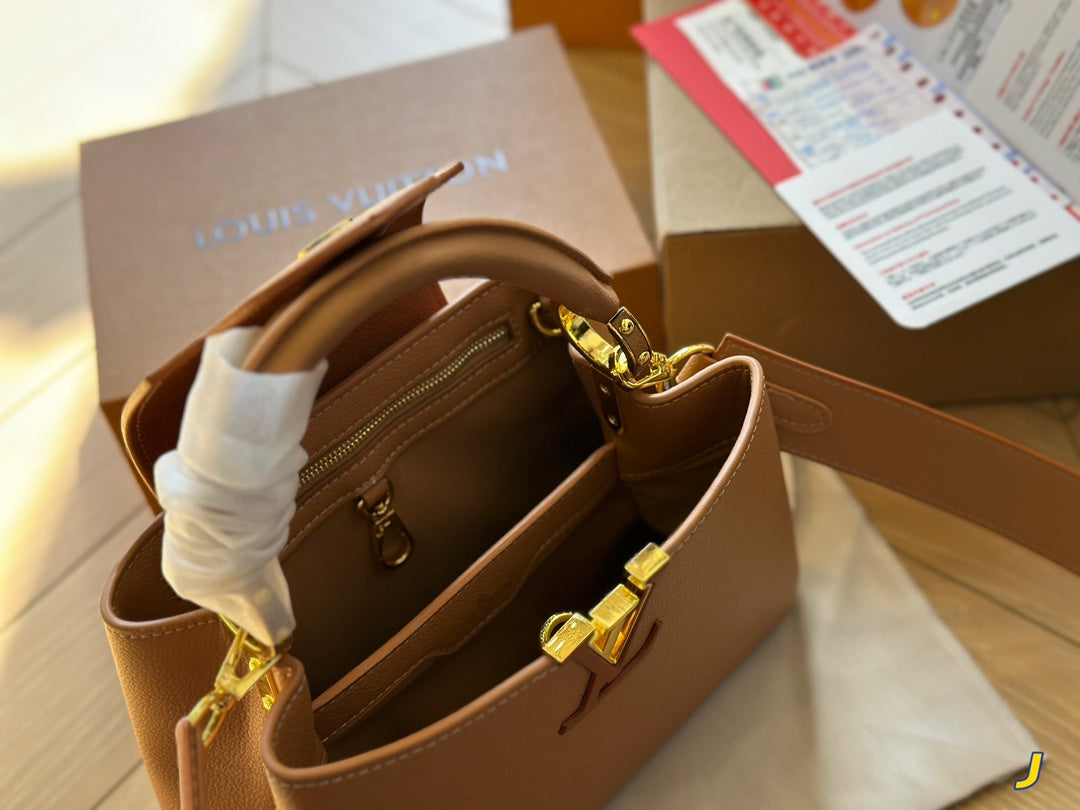 Louis Vuitton Capucines Handbag( 27cm)