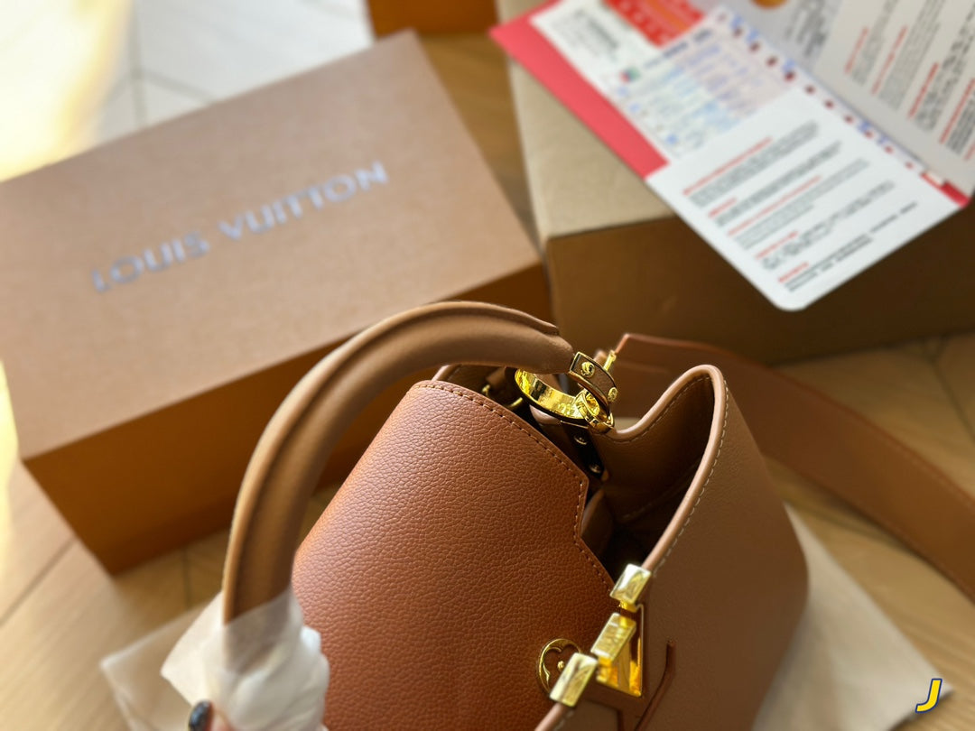 Louis Vuitton Capucines Handbag( 27cm)