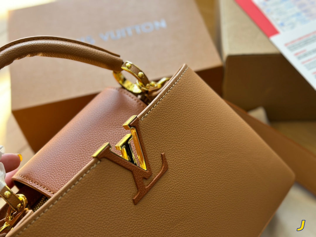 Louis Vuitton Capucines Handbag( 27cm)