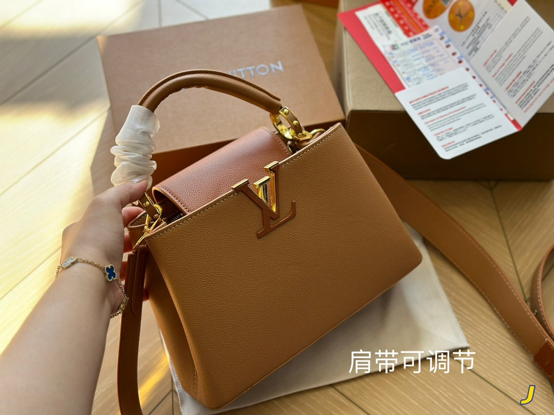 Louis Vuitton Capucines Handbag( 27cm)