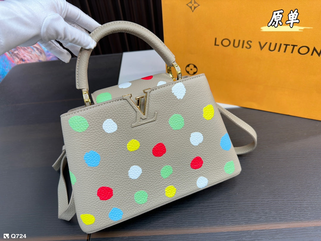 Louis Vuitton Capucines Handbag( 27cm )