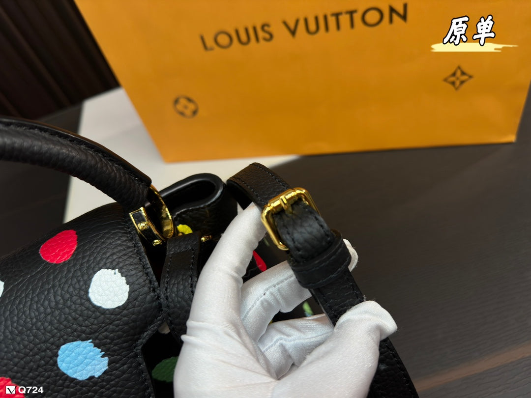 Louis Vuitton Capucines Handbag( 27cm )