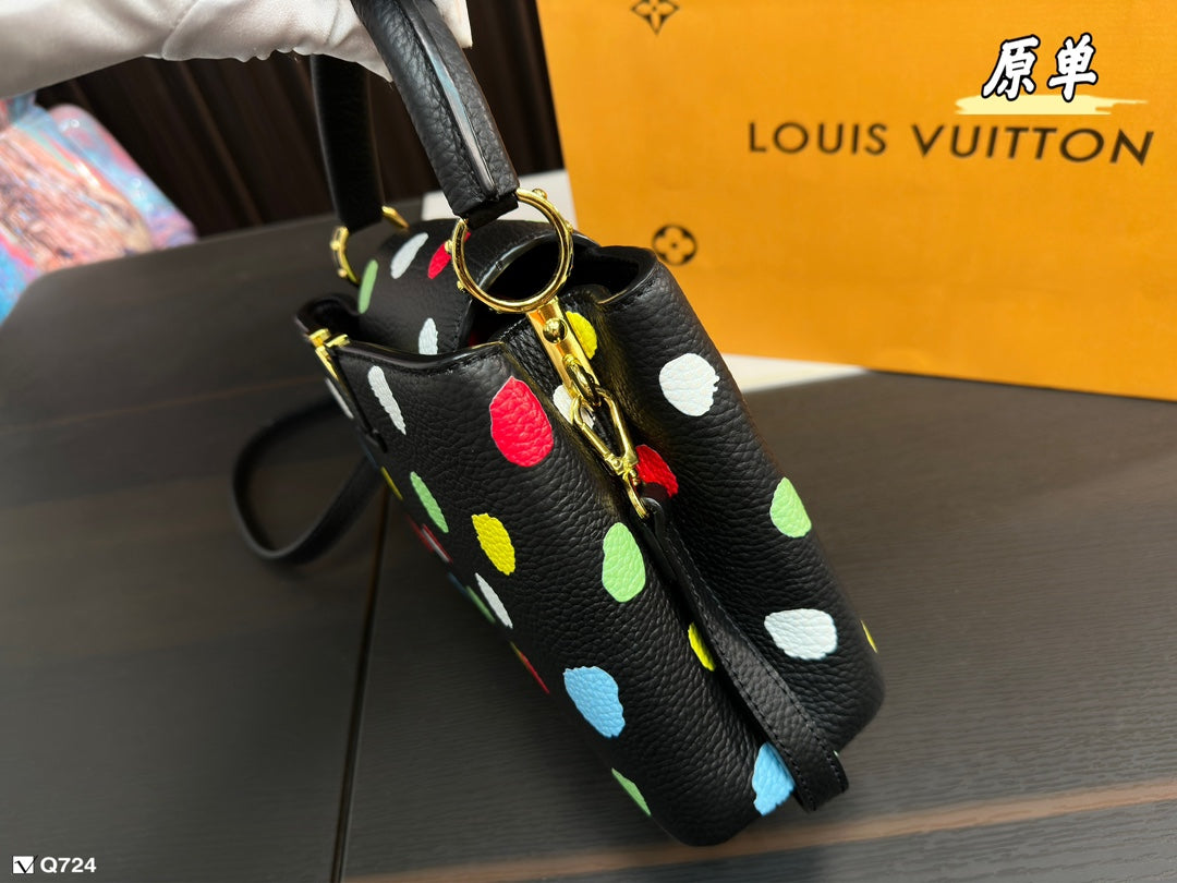 Louis Vuitton Capucines Handbag( 27cm )