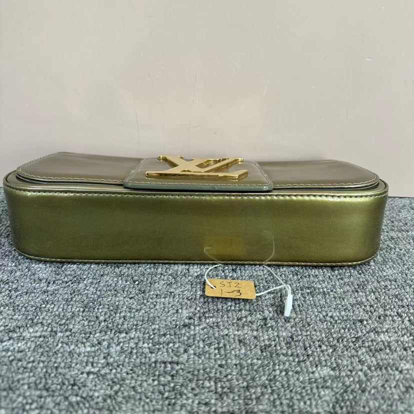 Louis Vuitton Green Leather Clutch SJZ1-3