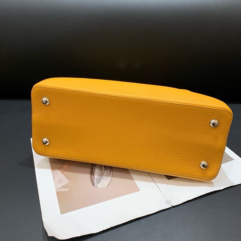 Louis Vuitton Capucines Yellow Handbag 35.5x23x13.5cm