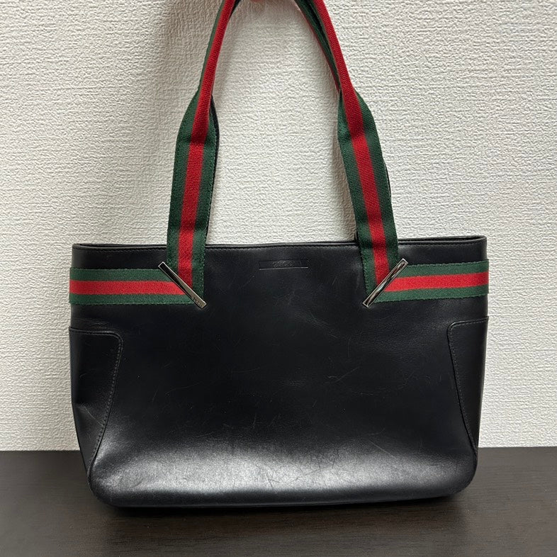 Gucci Pre-loved V855 Black Leather Shoulder Bag