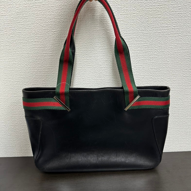 Gucci Pre-loved V855 Black Leather Shoulder Bag