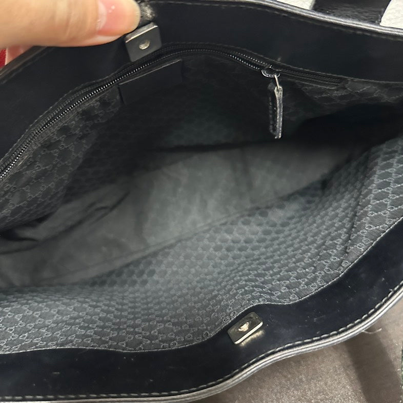 Gucci Pre-loved V855 Black Leather Shoulder Bag