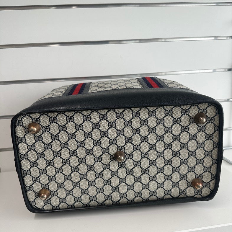 Gucci Duffle Bag 1902 in Beige Canvas - Pre-Loved Vintage Designer Handbag