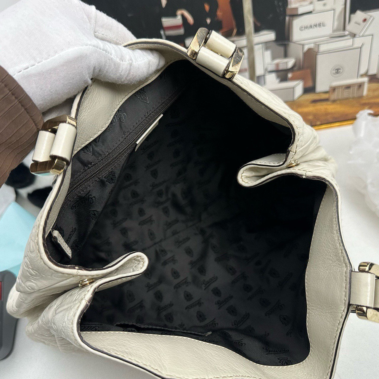 Gucci GG Canvas Ivory Shoulder Bag - Pre-Loved Designer Handbag (11208850)