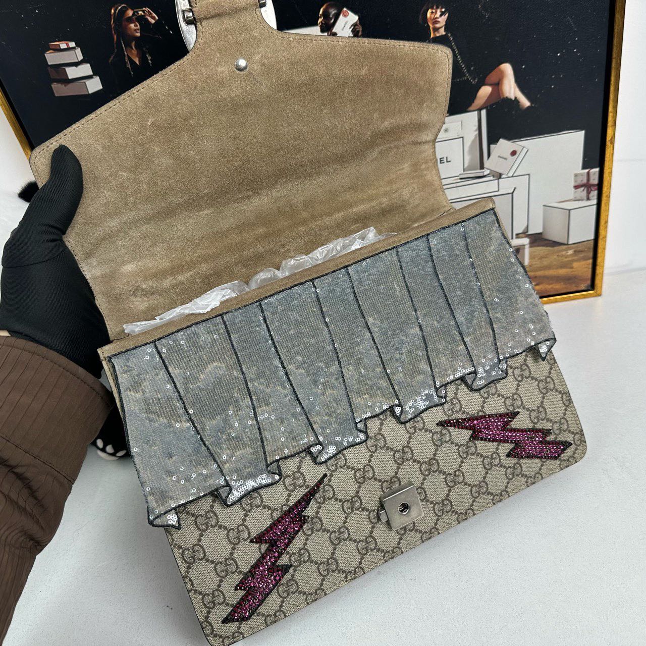 Gucci Dionysus Shoulder Bag in Beige Canvas with Unique Embroidery Detailing