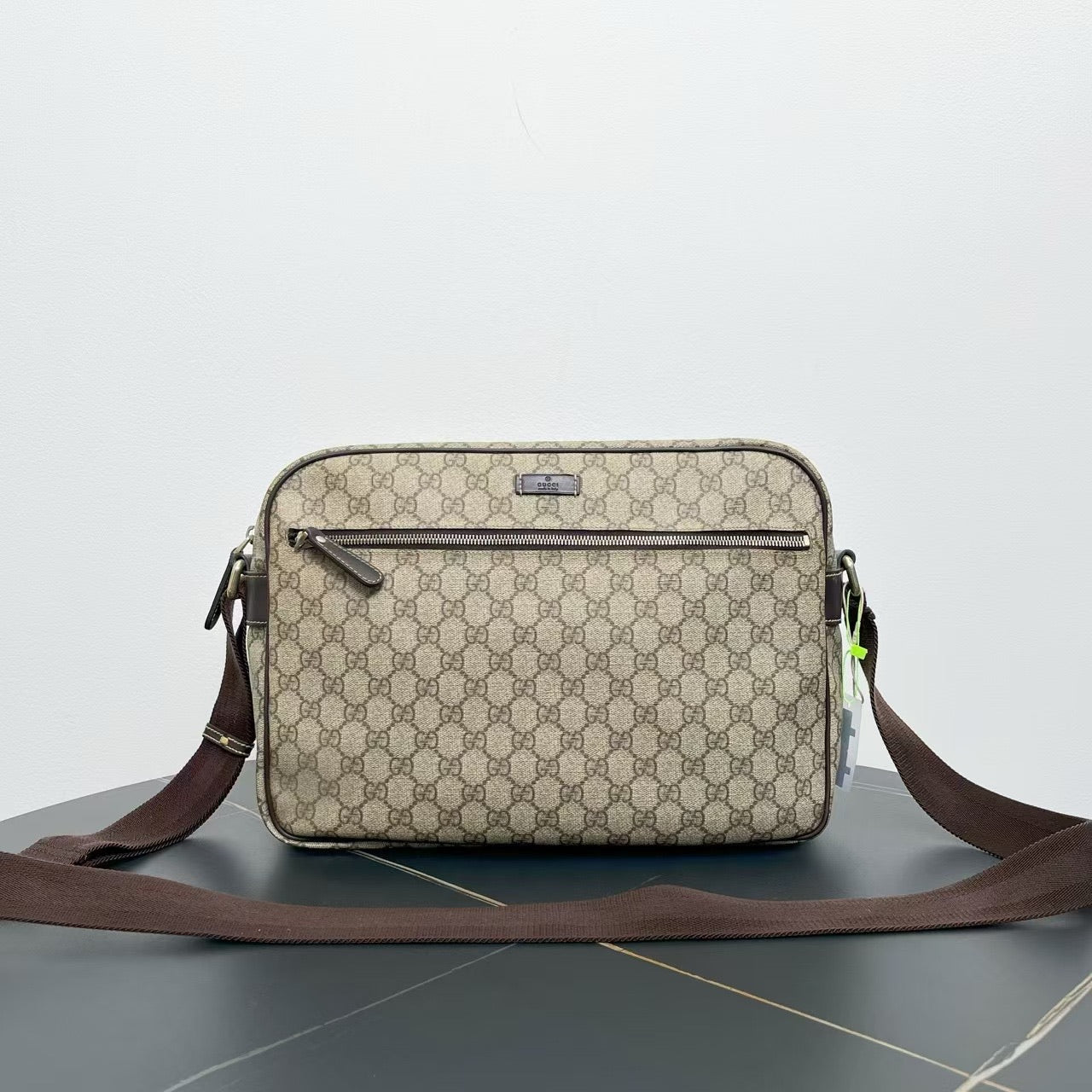 Gucci GG Supreme Beige Camera Bag - Crossbody