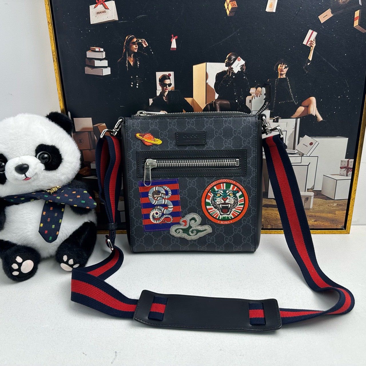 Gucci GG Supreme Black Messenger Bag - Crossbody Vintage Designer Handbag