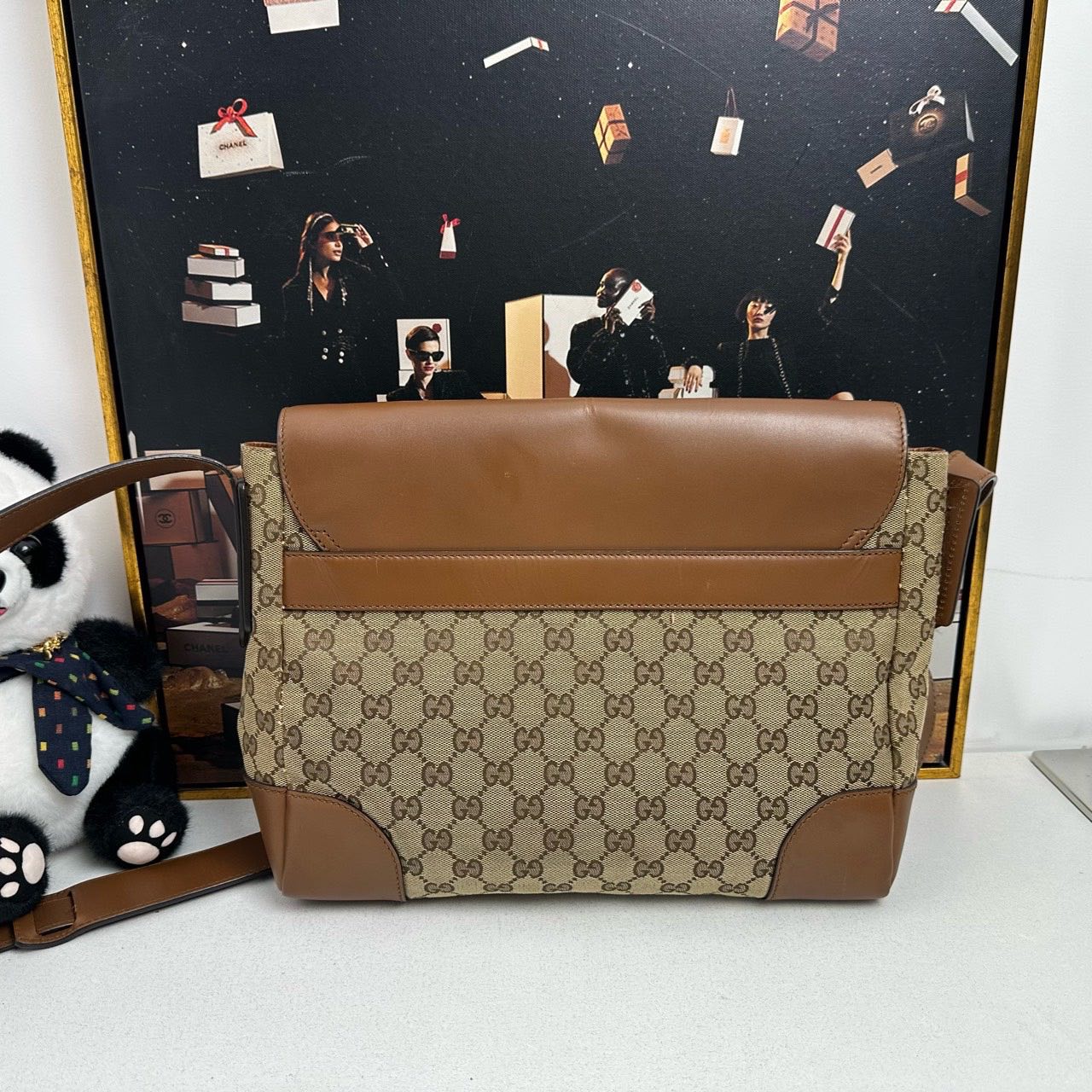Gucci GG Supreme Messenger Bag in Brown Canvas - Pre-Loved Shoulder Bag