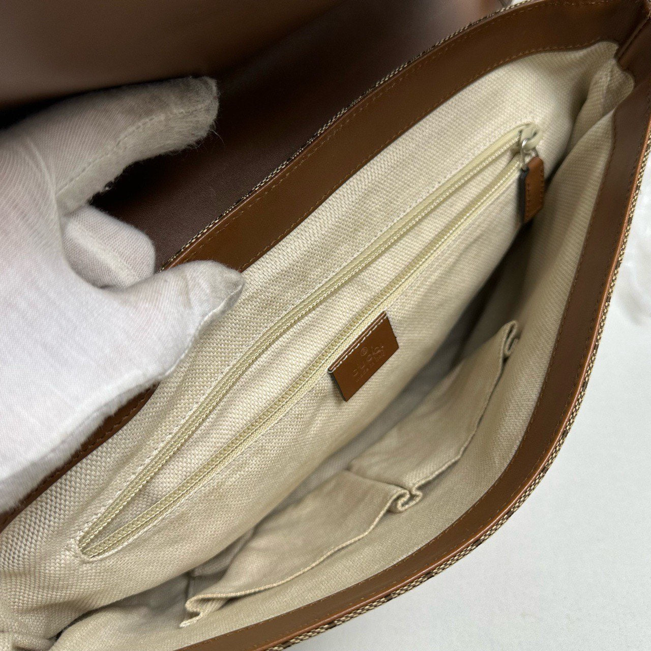 Gucci GG Supreme Messenger Bag in Brown Canvas - Pre-Loved Shoulder Bag
