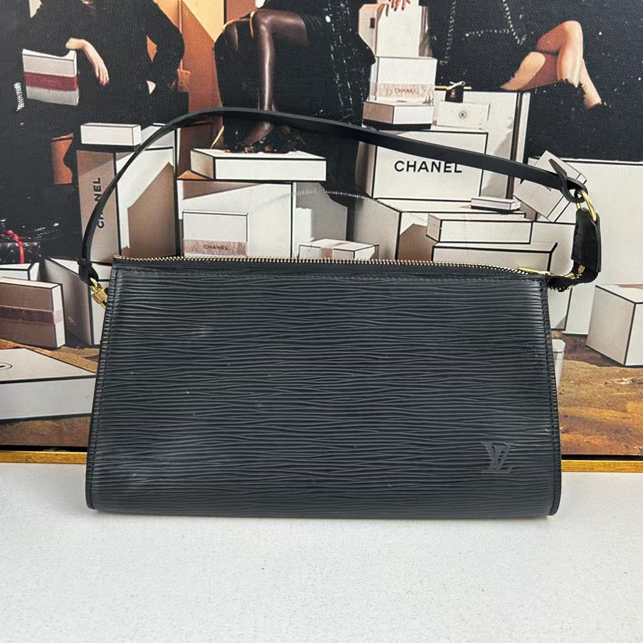 Louis Vuitton Epi Pochette Black Shoulder Bag