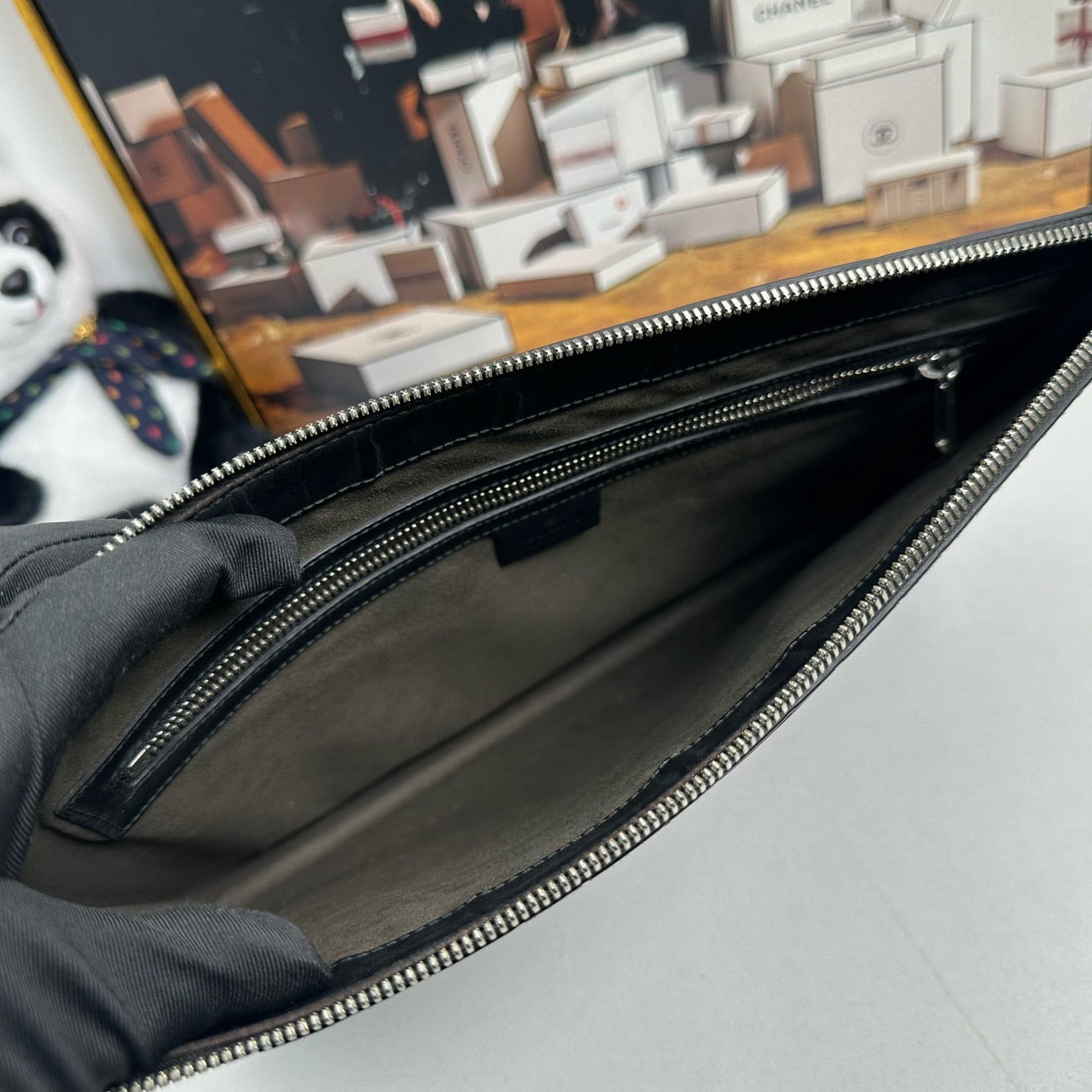 Gucci GG Imprimé Black Leather Clutch - Pre-Loved Designer Bag (11623468)