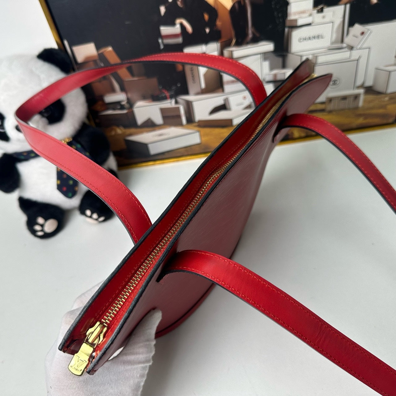 Louis Vuitton Epi Red Shoulder Bag (12486636) Pre-Loved Ladies Handbag