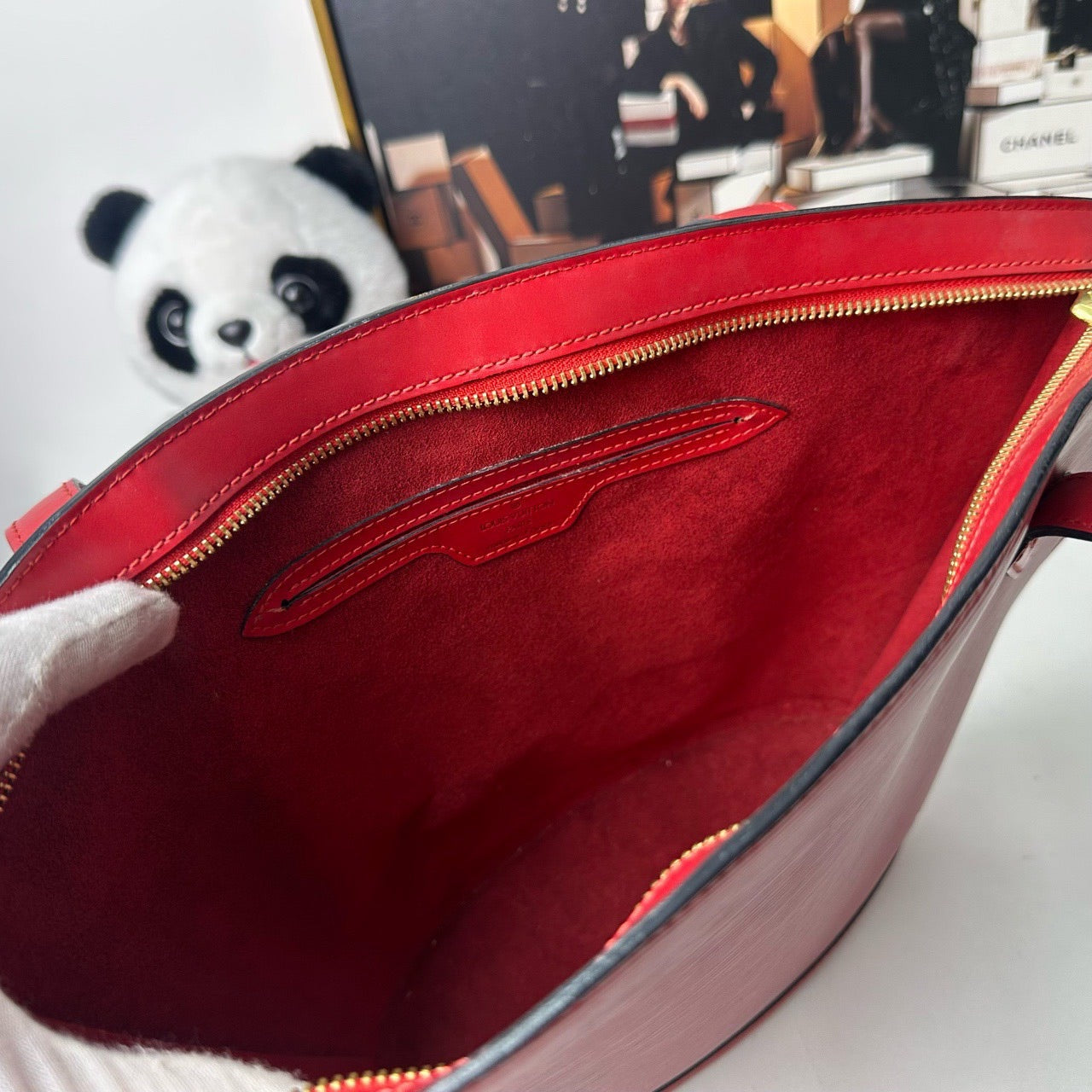 Louis Vuitton Epi Red Shoulder Bag (12486636) Pre-Loved Ladies Handbag