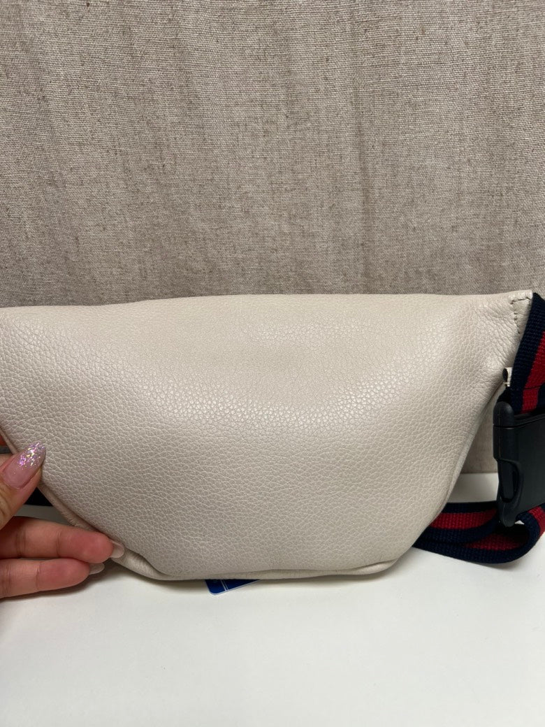 Gucci GG Vintage Logo White Leather Belt Bag