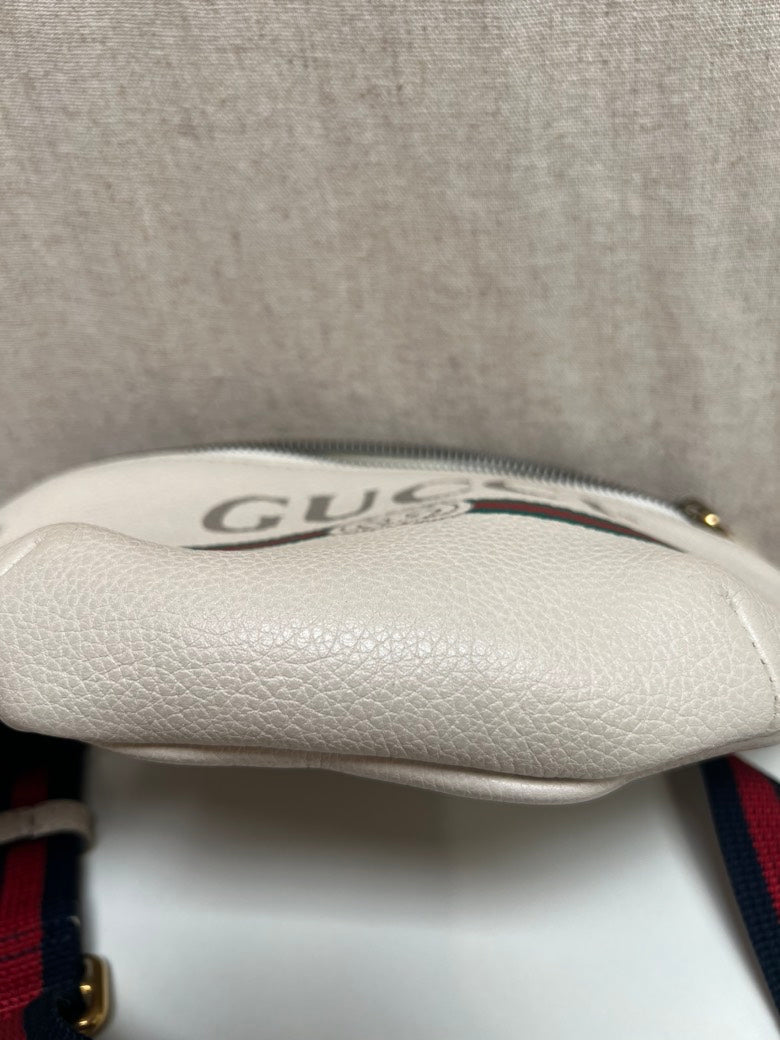Gucci GG Vintage Logo White Leather Belt Bag