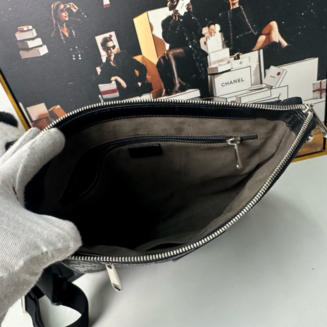 Gucci Men's GG Black Messenger Bag - Pre-Loved Designer Handbag