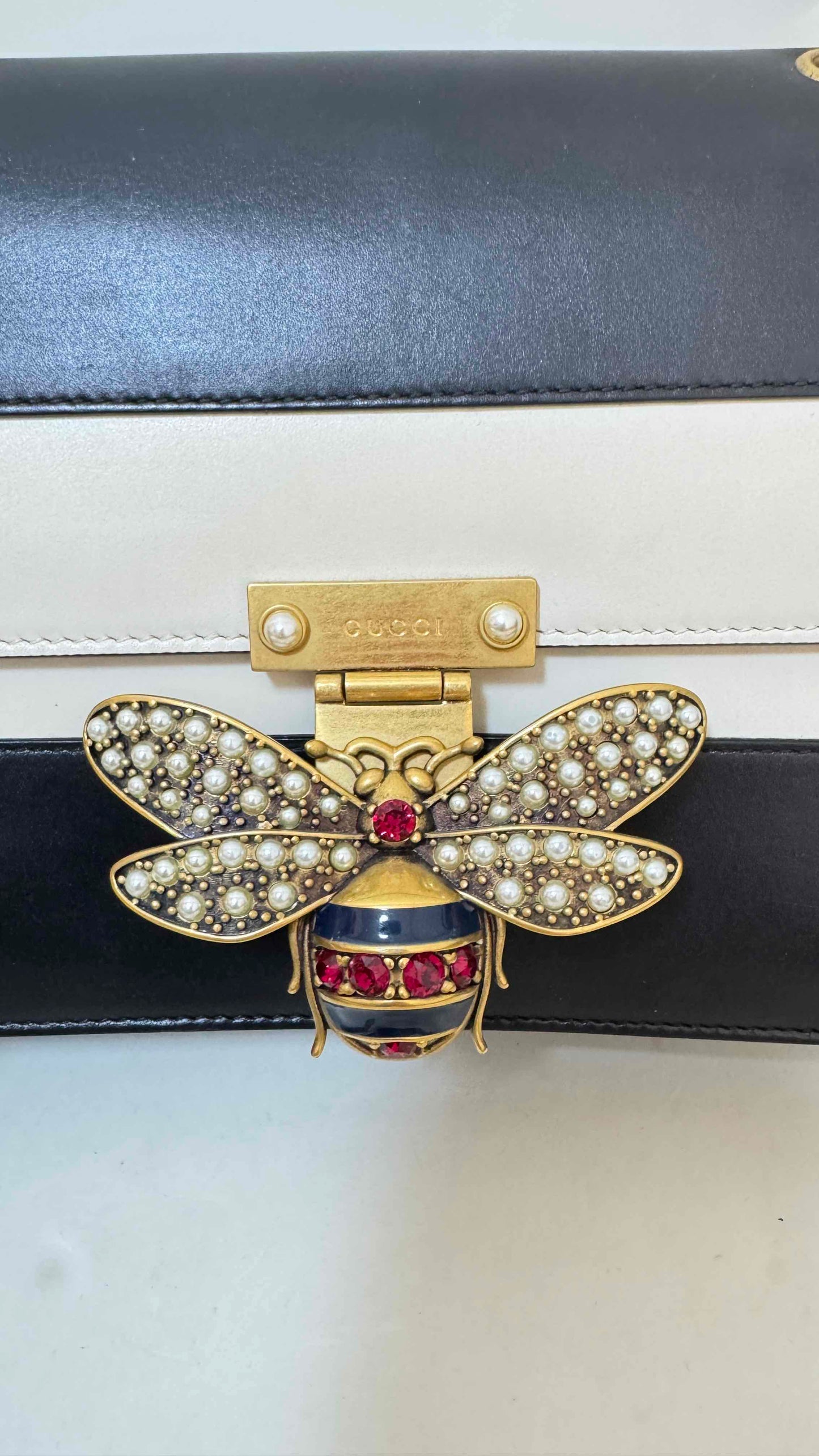 Gucci Crossbody Bag Queen Bee Black Leather