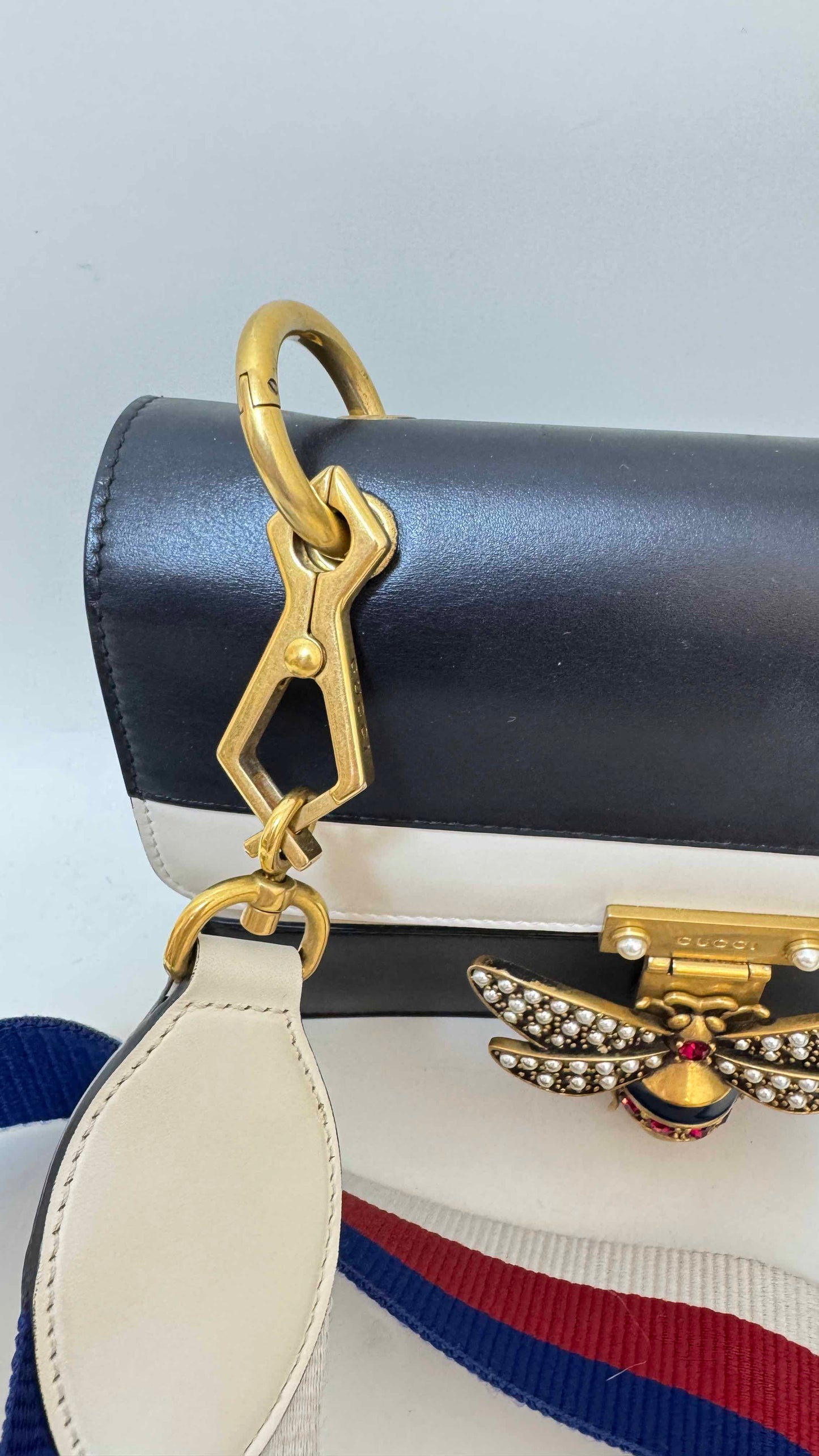 Gucci Crossbody Bag Queen Bee Black Leather