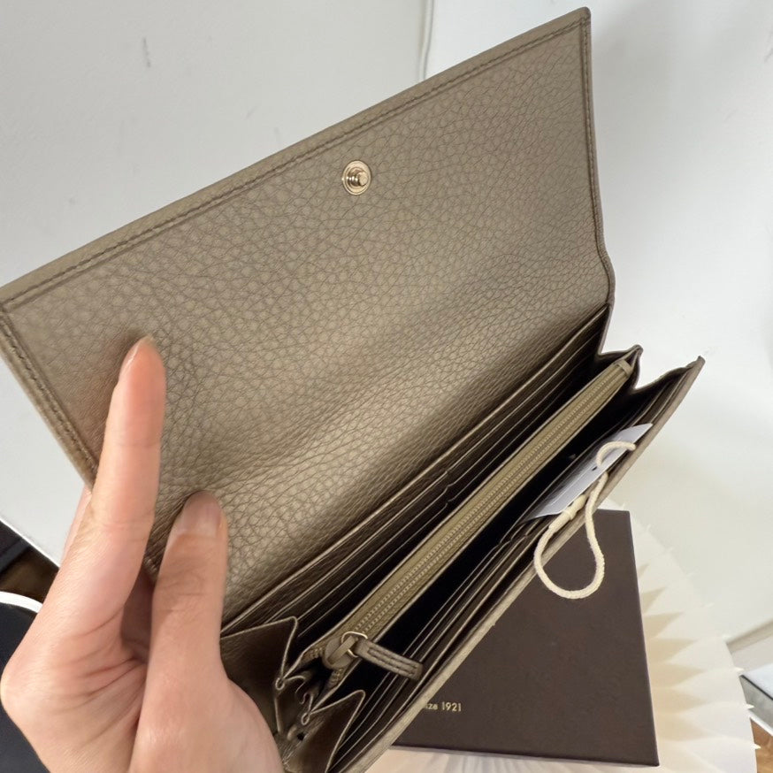 Gucci Soho Leather Wallet XNYW in Metallic Leather