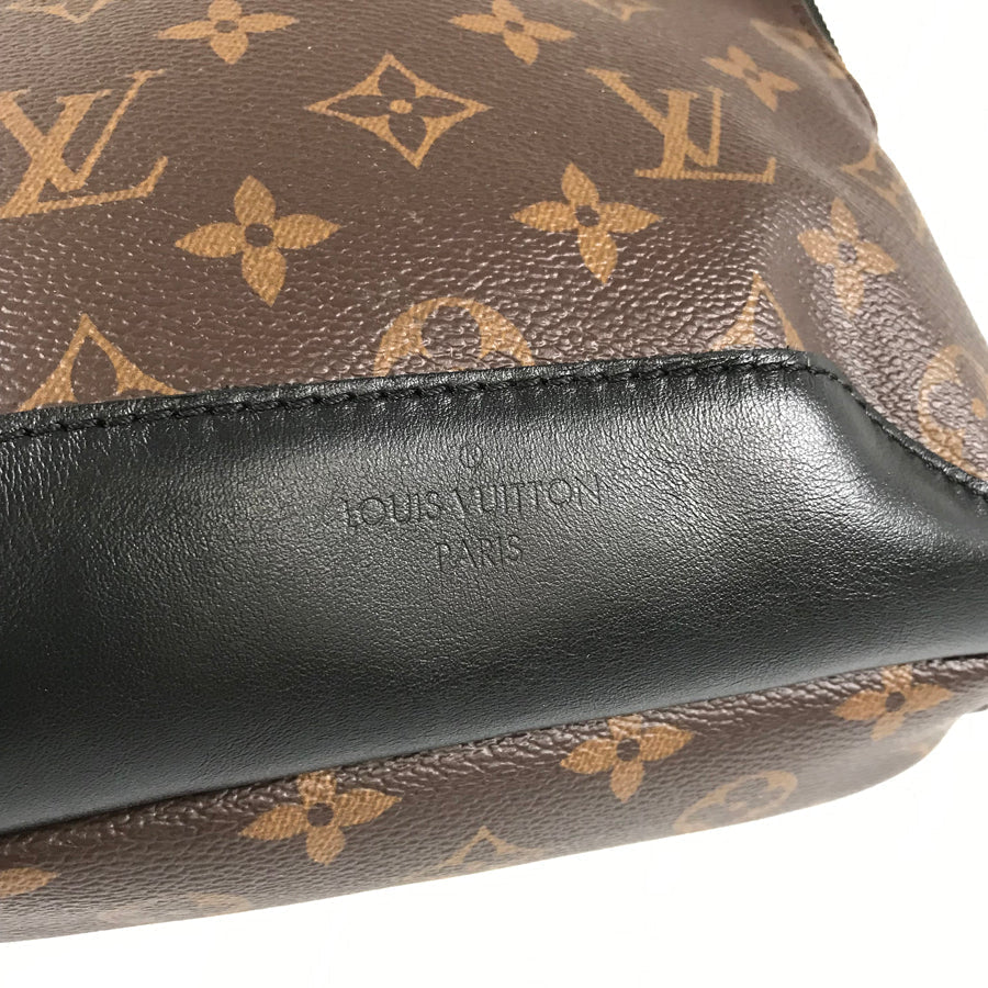 LOUIS VUITTON body bag