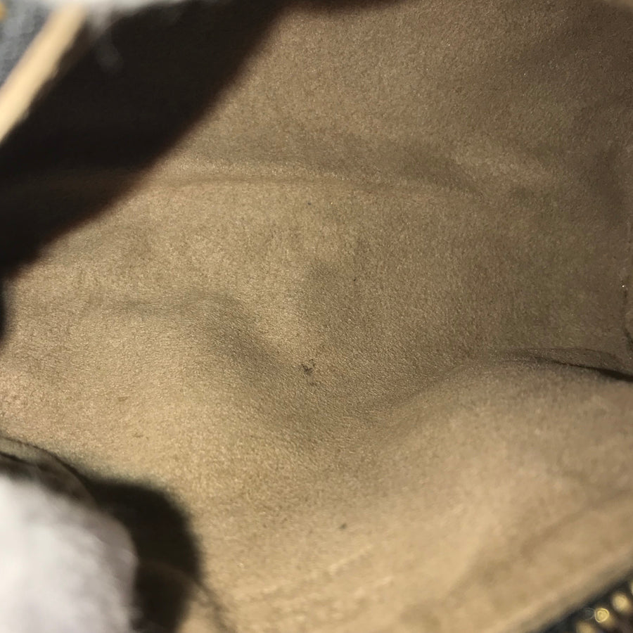 LOUIS VUITTON Handbag