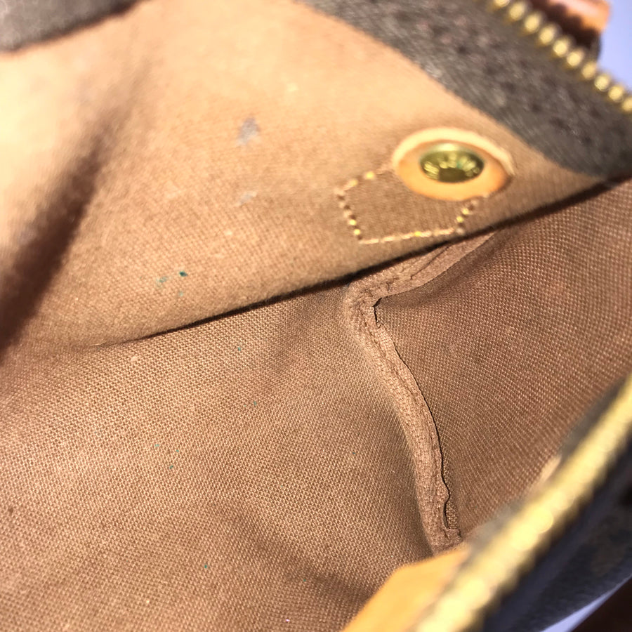 LOUIS VUITTON Handbag
