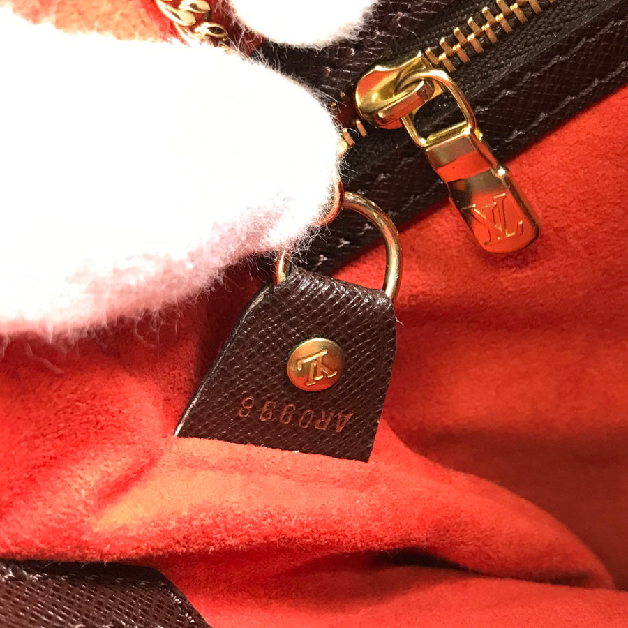 LOUIS VUITTON Handbag