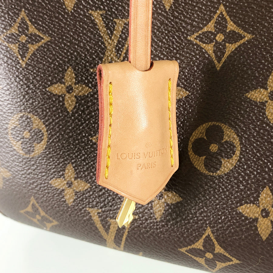 LOUIS VUITTON Handbag