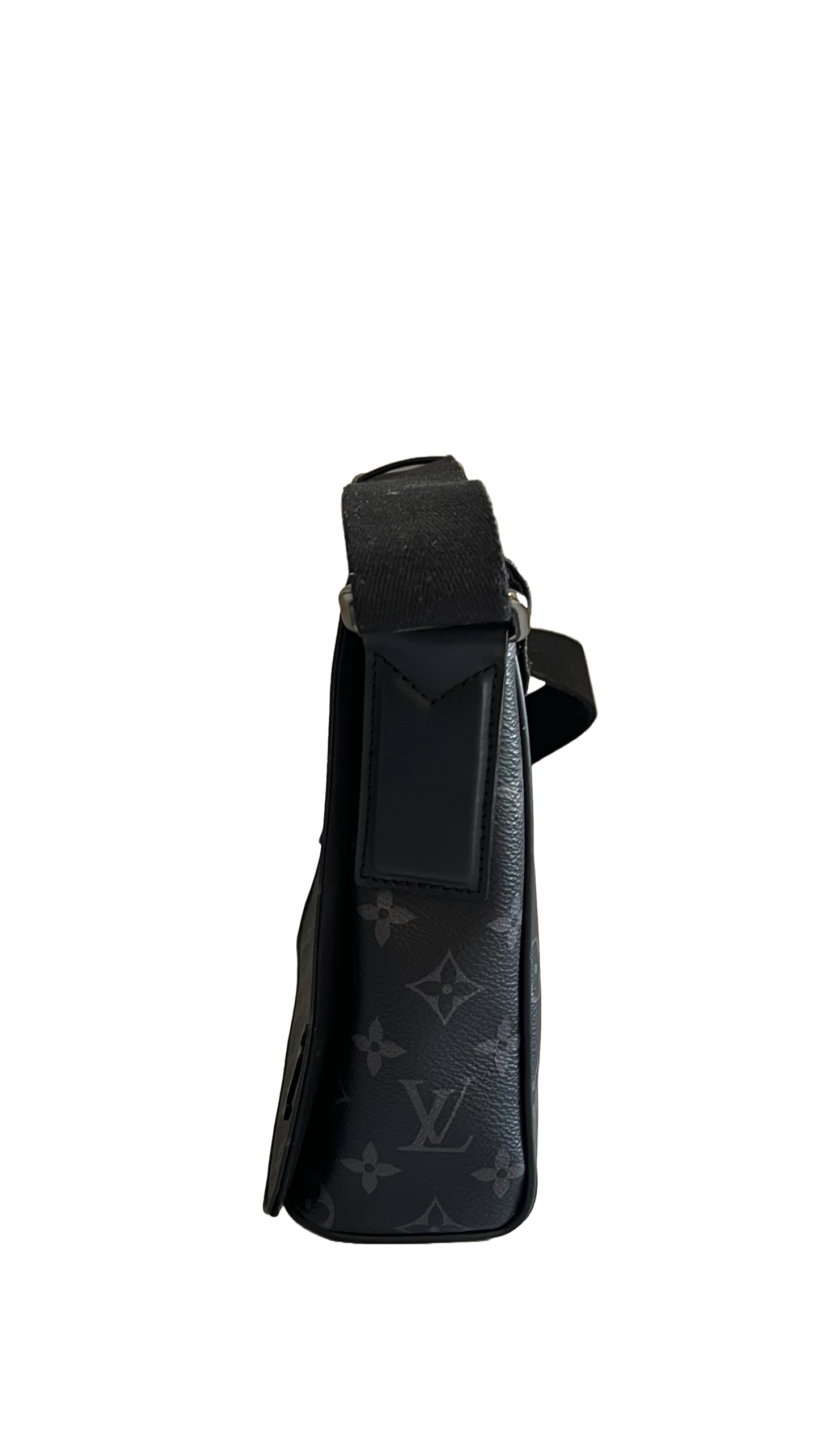Louis Vuitton District PM Messenger, Monogram Eclipse Noir